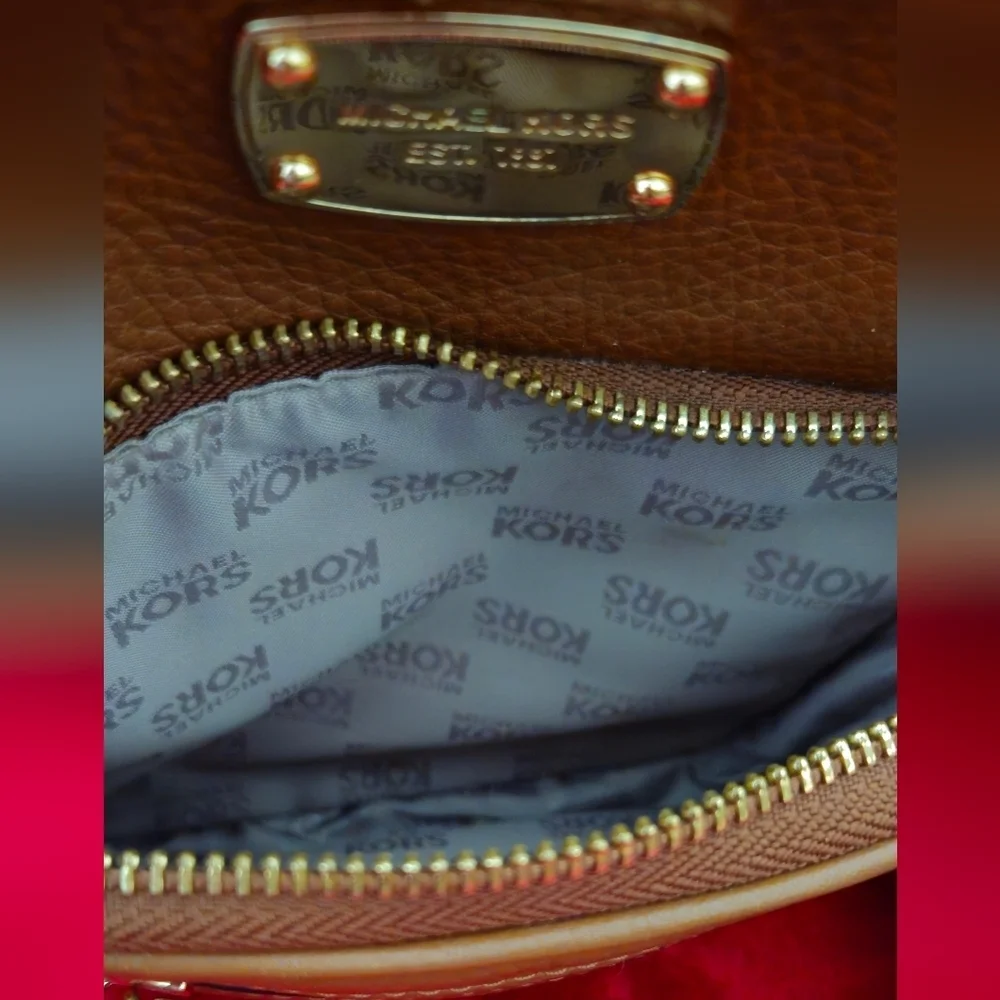 Michael Kors Jet Set Medium Pebbled Leather Tan Crossbody Bag